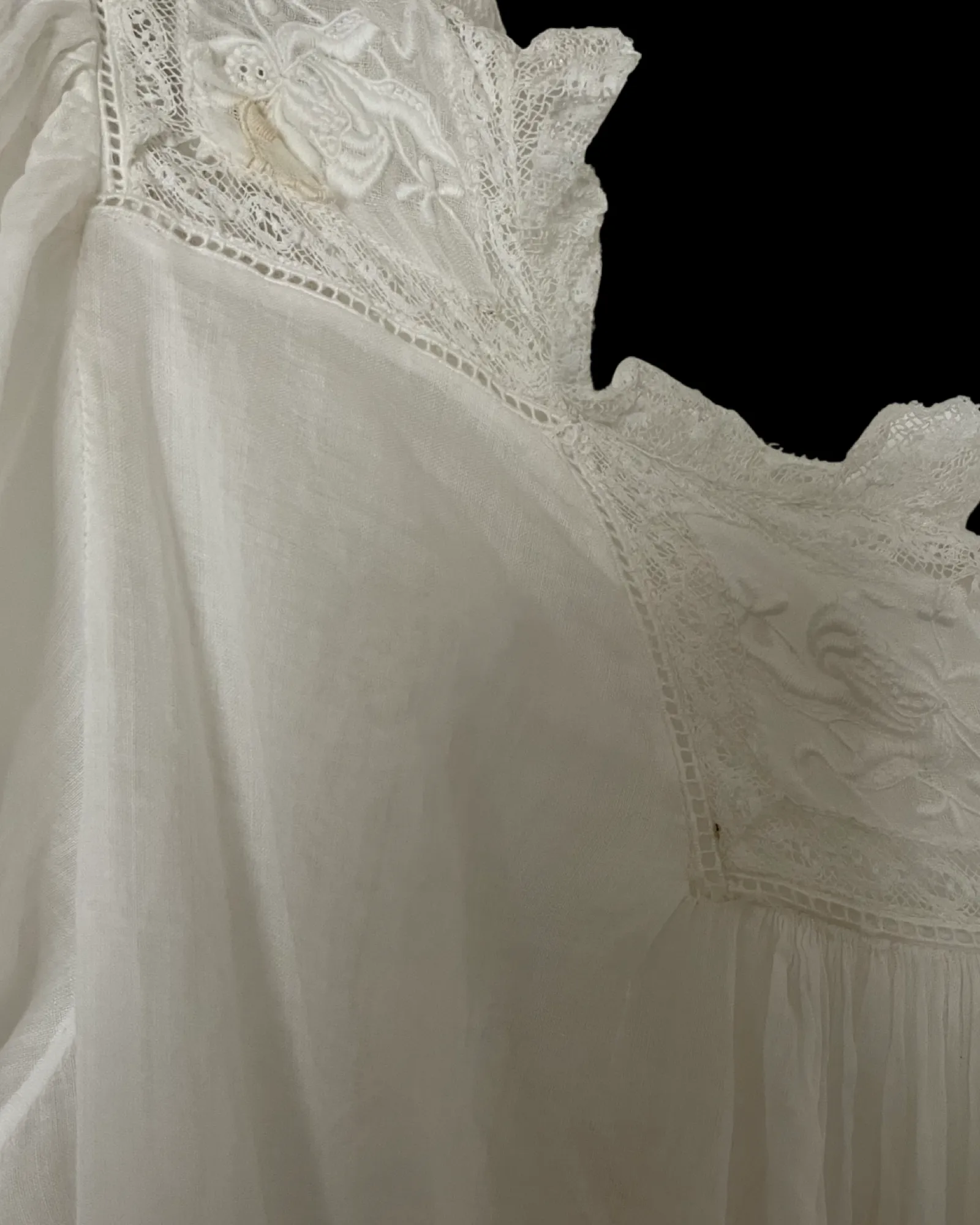 19th Century Fine Cotton Flutter Sleeve Lace Trim Boudoir Gown