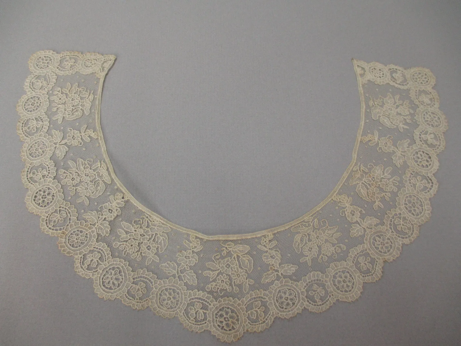 Antique lace collar handmade Point de Gaze
