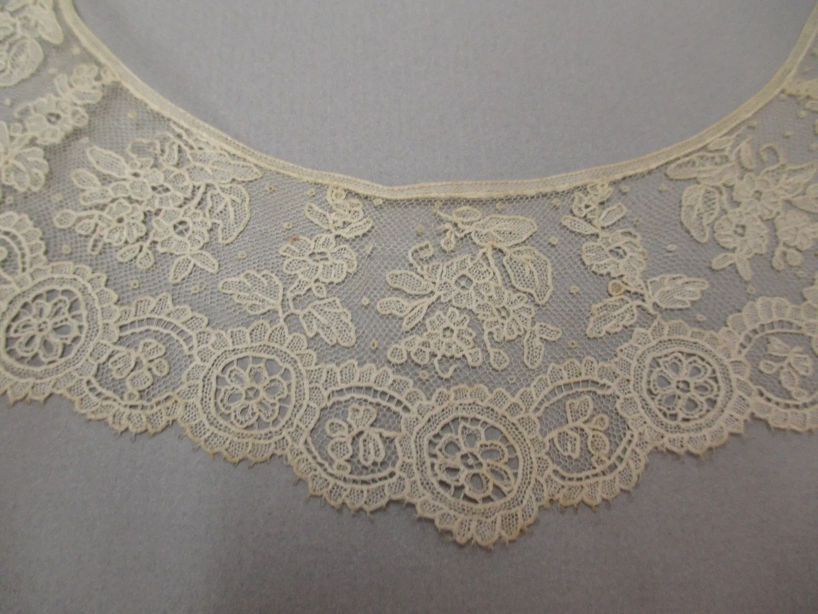 Antique lace collar handmade Point de Gaze