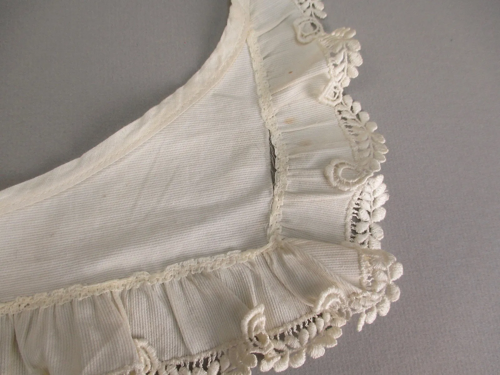 Antique lace collar Victorian