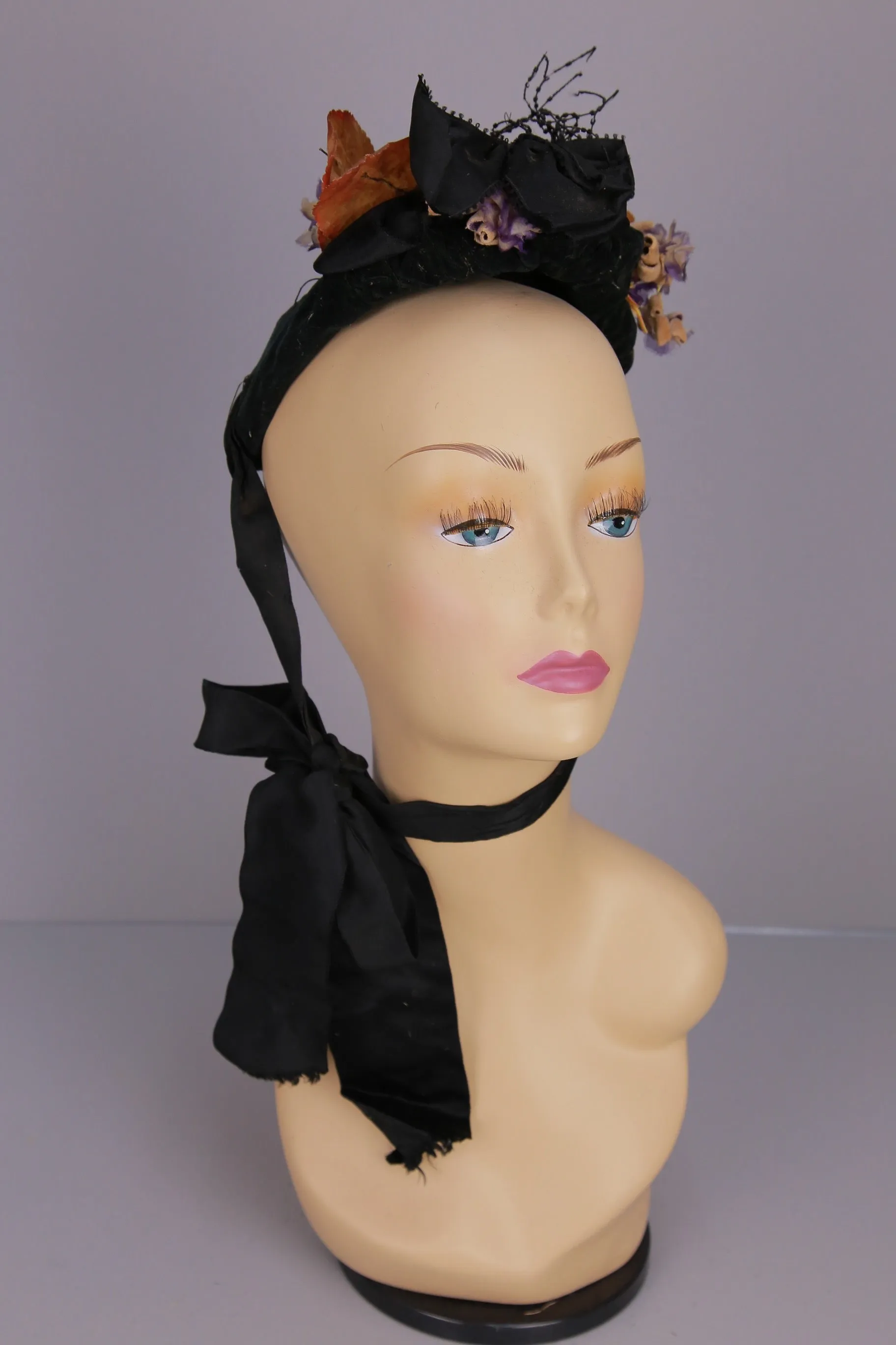Antique Victorian 1880s velvet bonnet