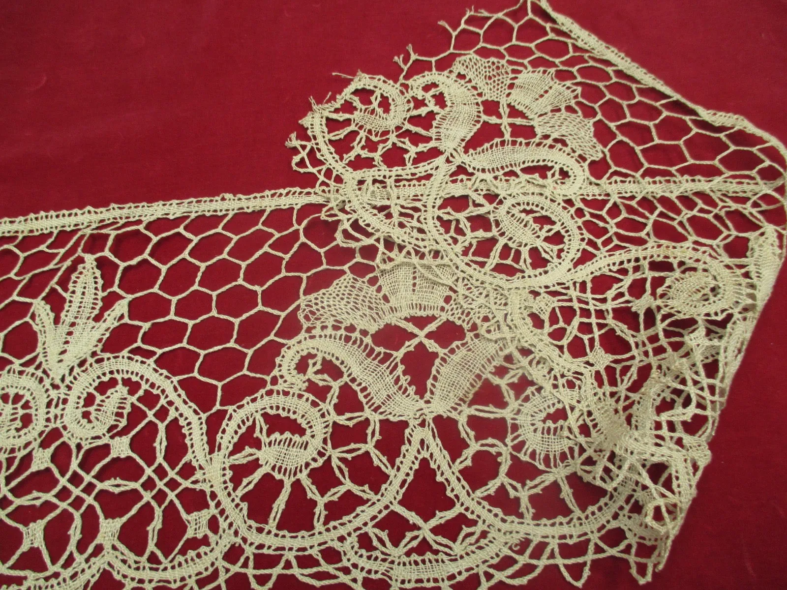 Antique Victorian bobbin lace flounce