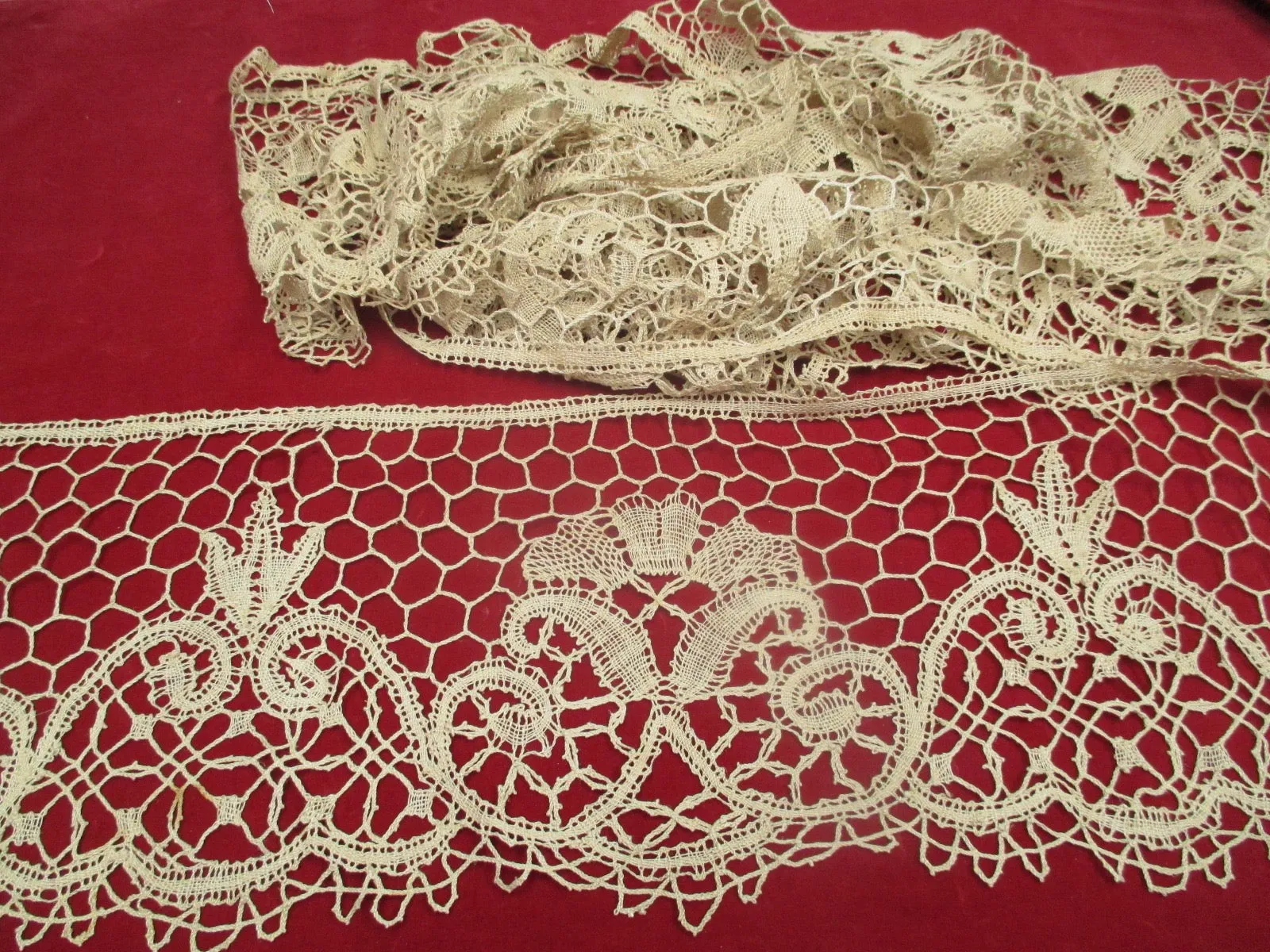 Antique Victorian bobbin lace flounce