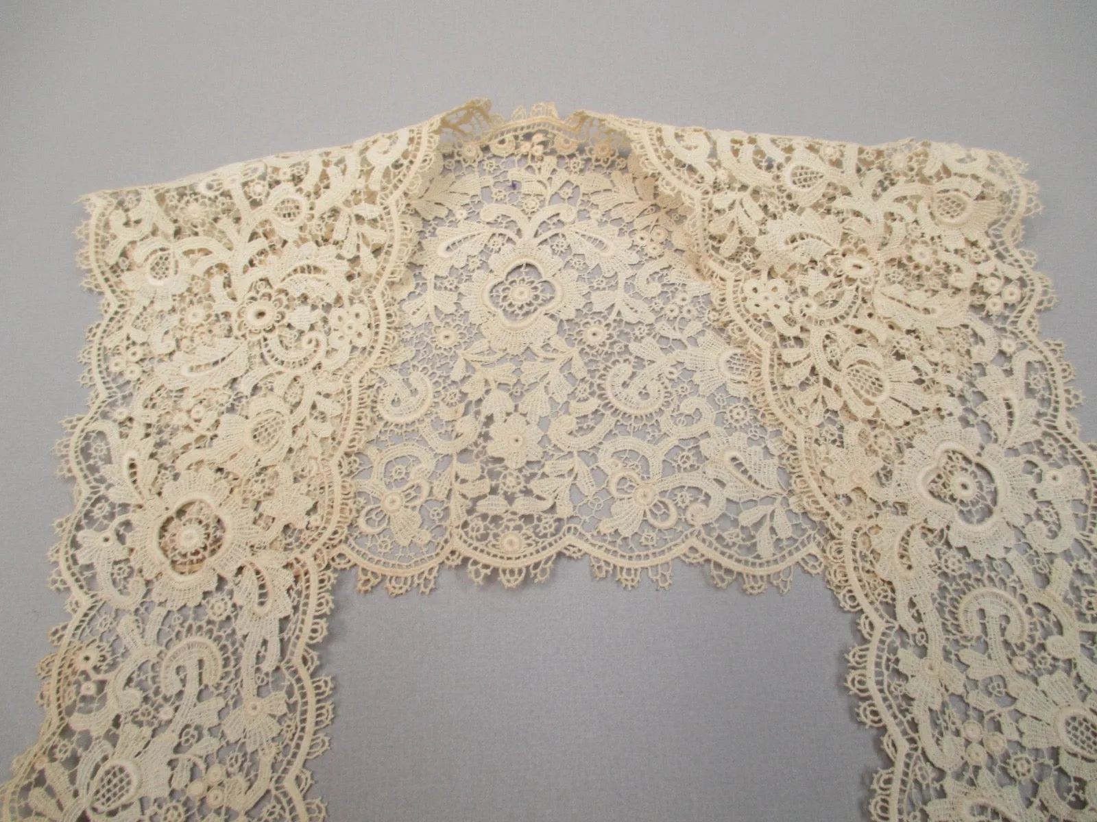 Antique Victorian Chemical lace collar