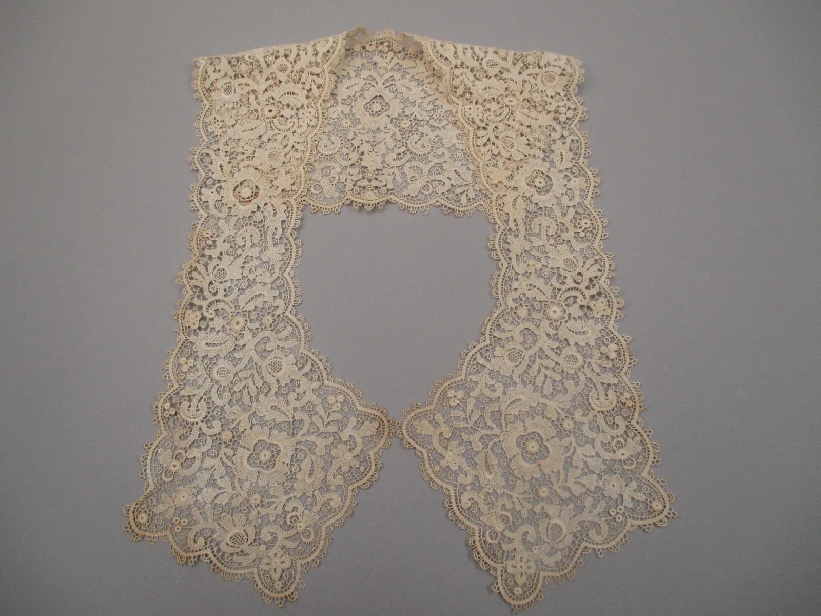 Antique Victorian Chemical lace collar