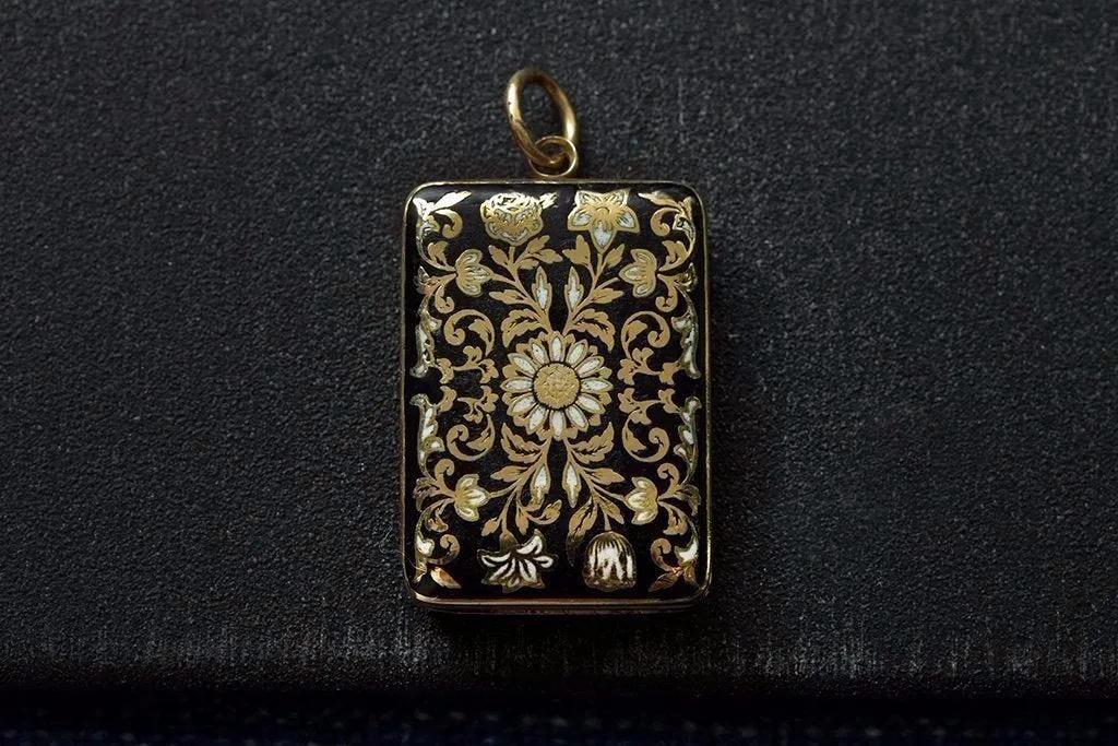 Early 19th Century Enamel Vinaigrette Pendant