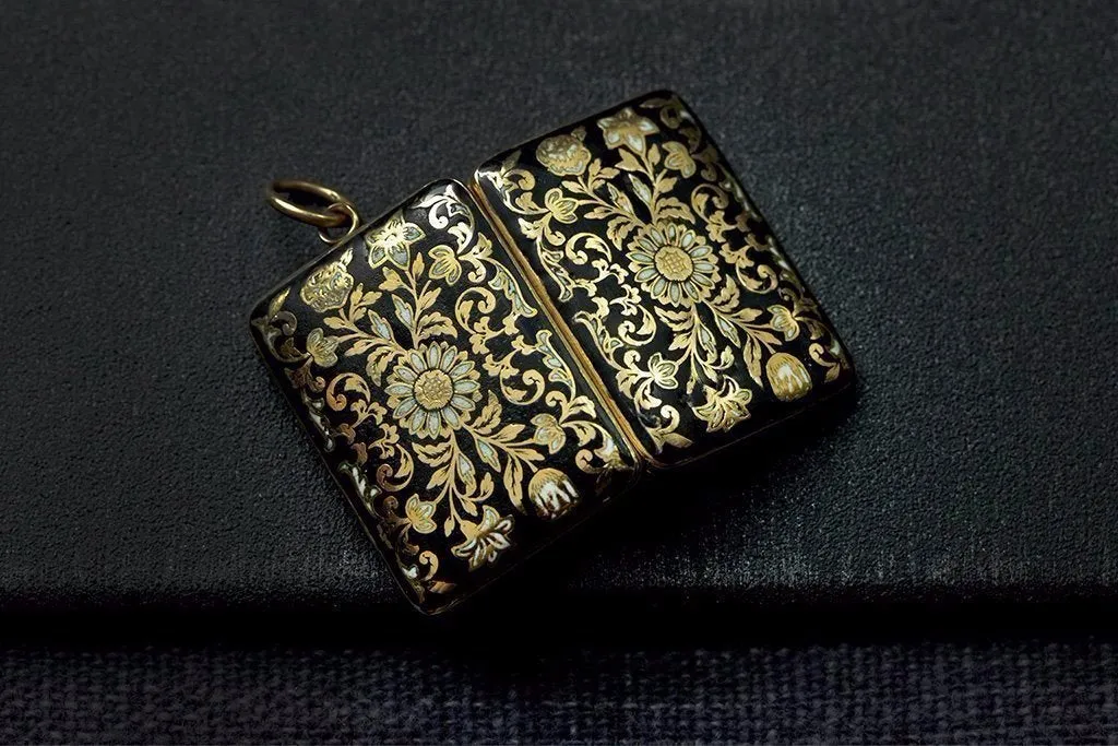 Early 19th Century Enamel Vinaigrette Pendant