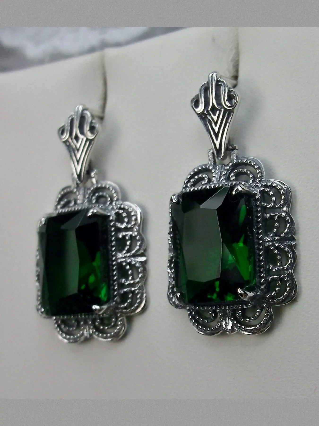 Emerald Earrings, Short Festoon Filigree #E8z