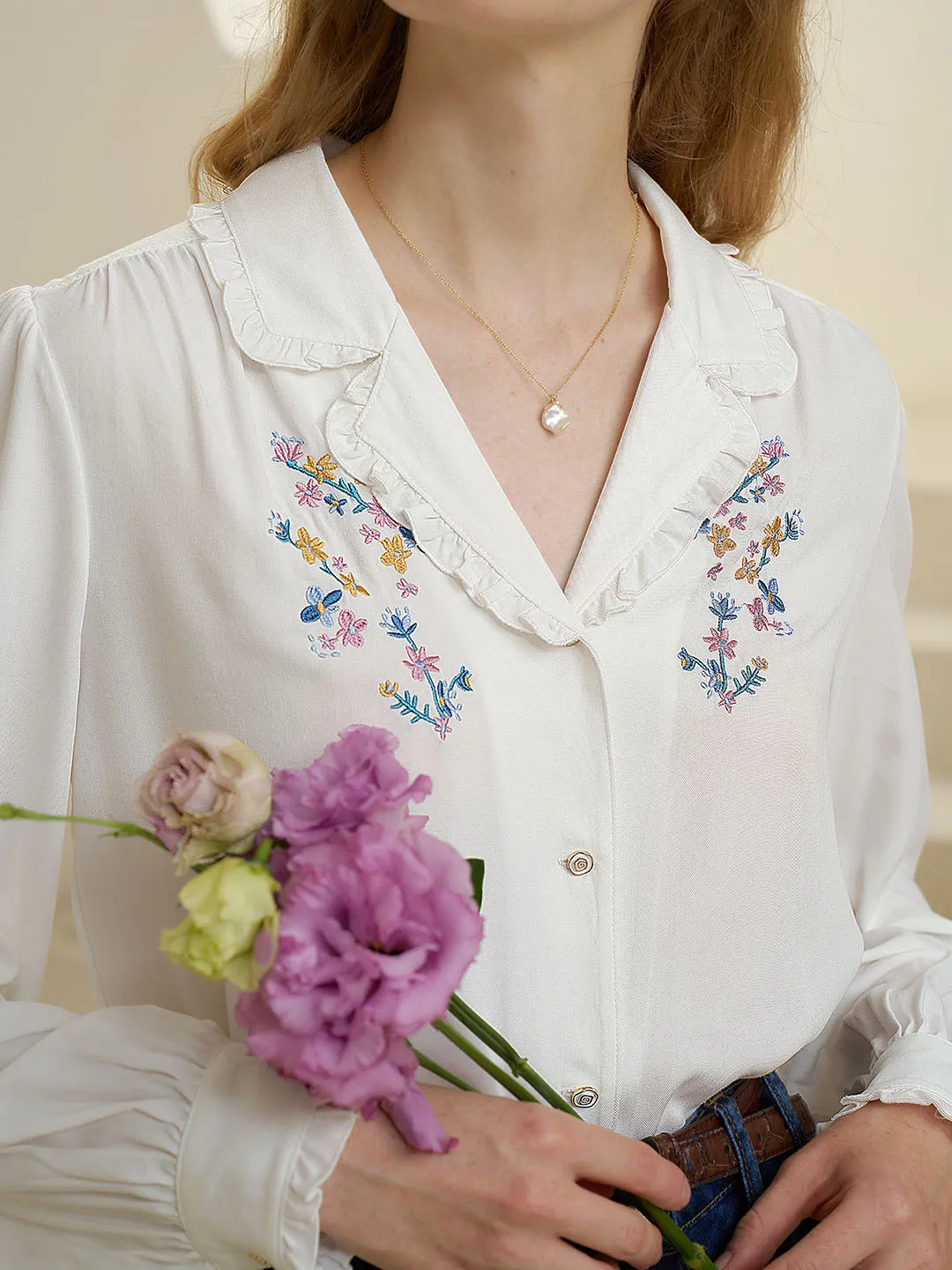 【Final Sale】Convallaria Floral Embroidered White Puff Top