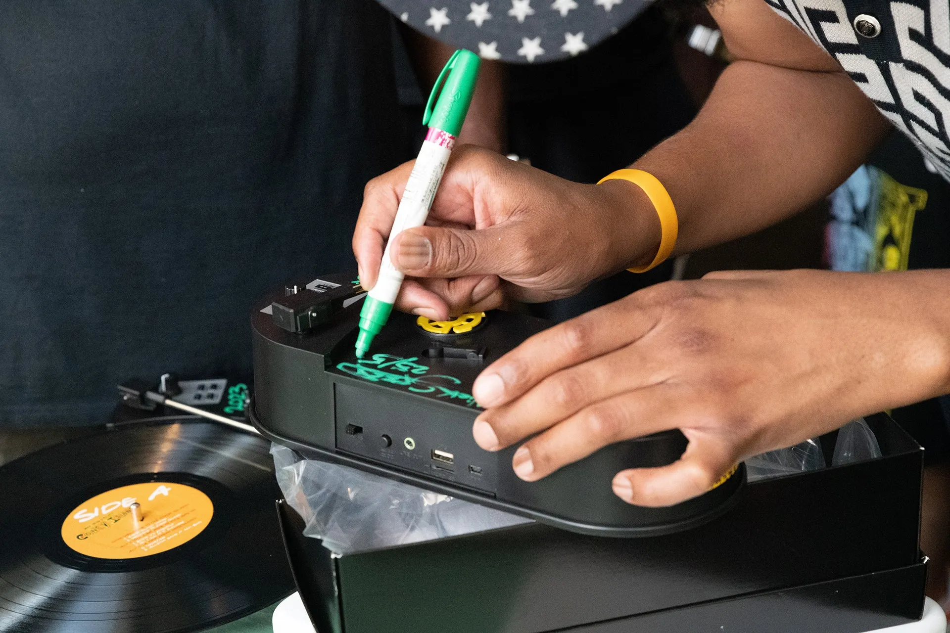Nix Electronix, HH-50 Record Player