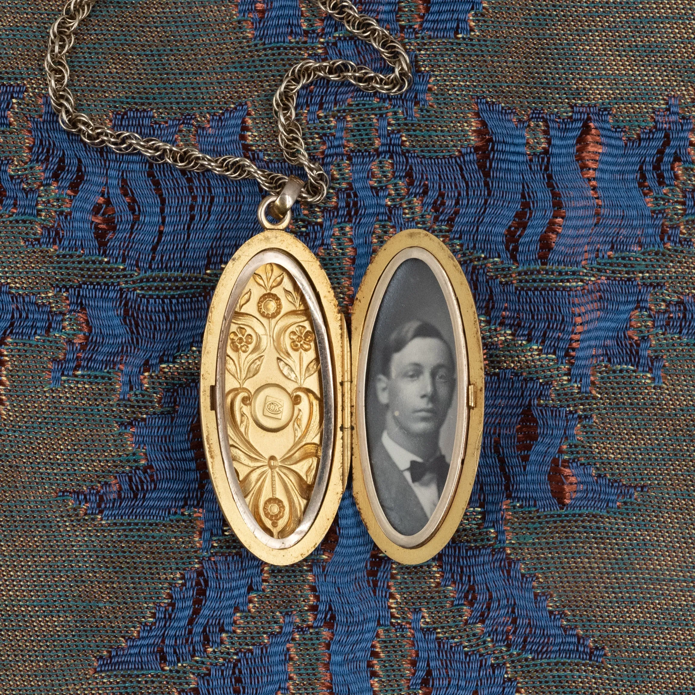 Ornate Victorian Oval Locket c. 1880s