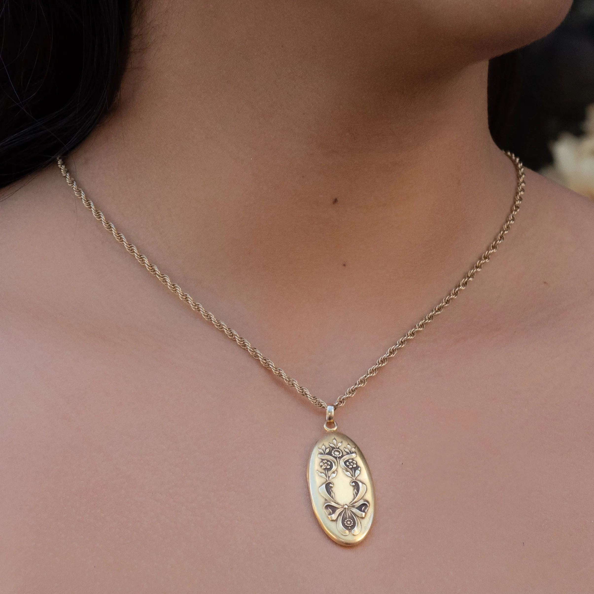 Ornate Victorian Oval Locket c. 1880s