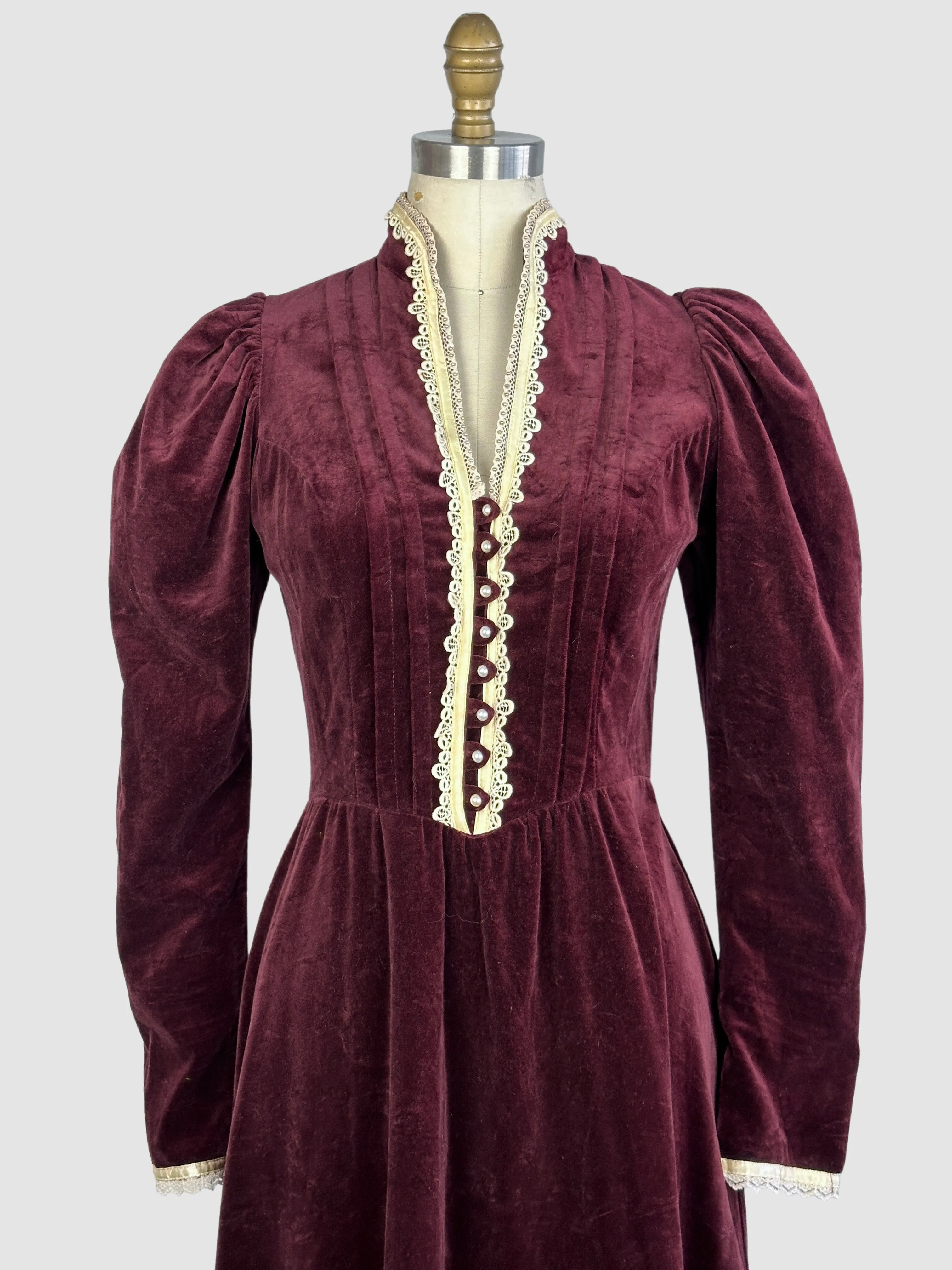 PRAIRIE TALE 70s Gunne Sax Victorian Style Velveteen Dress •  Small