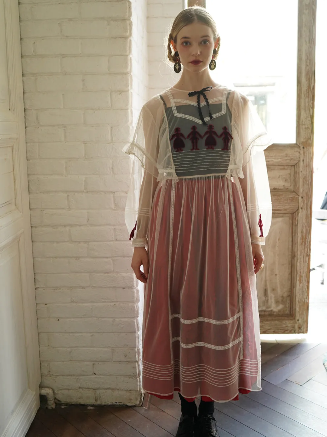 Unlogical Poem Victorian Style Velvet Paper-cut Patch Embroidered Dress