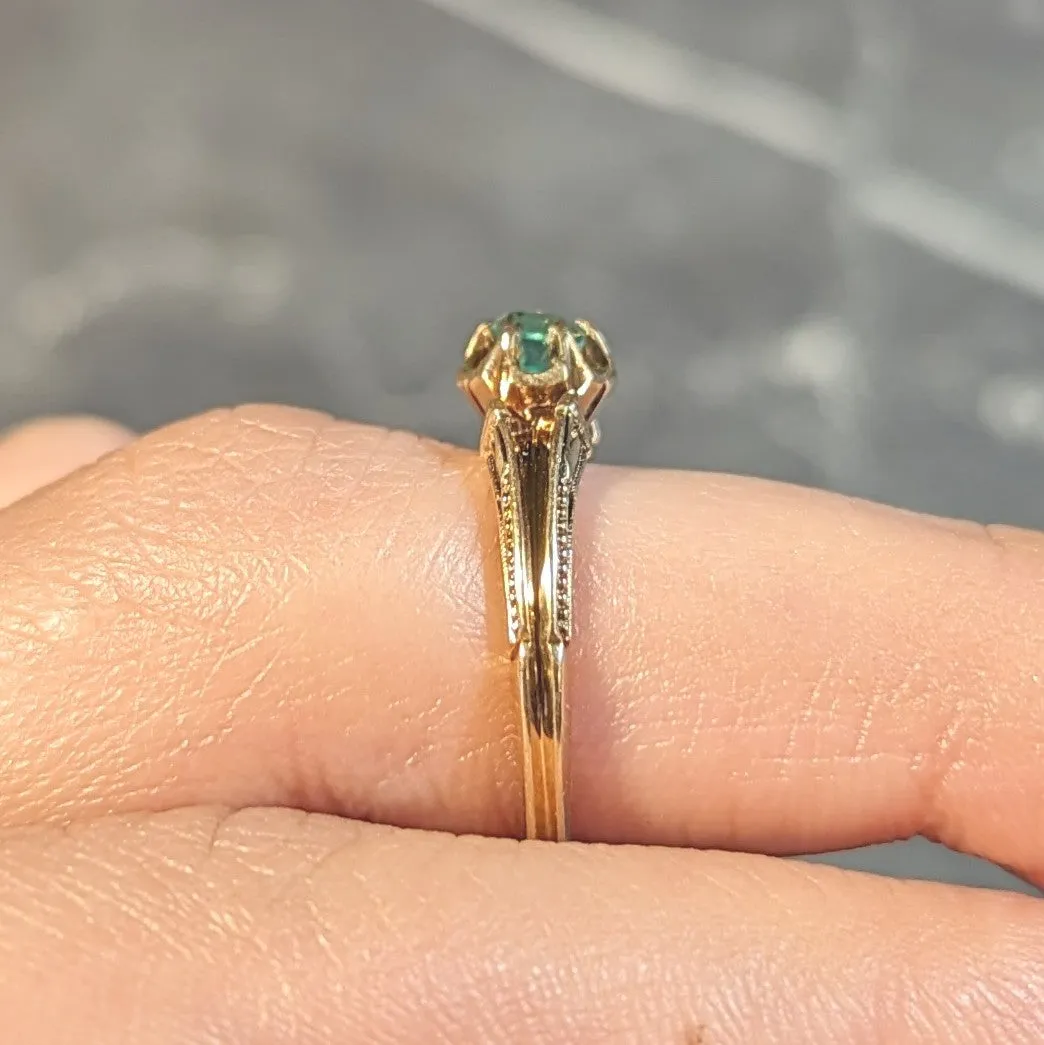 Victorian Emerald 18 Karat Yellow Gold Belcher Set Buttercup Antique Ring