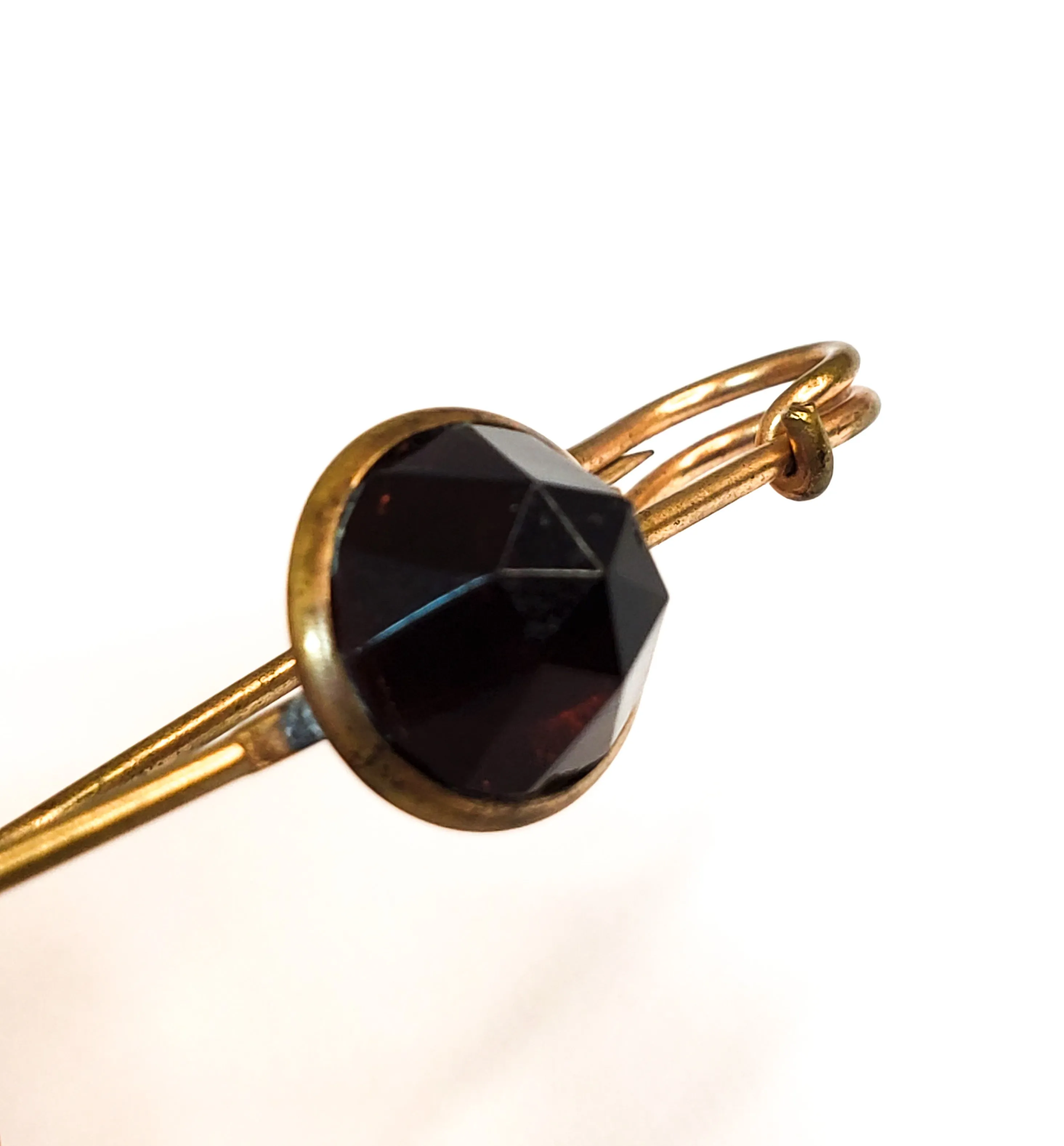 Victorian rolled 10kt gold deep ruby red paste lace pin