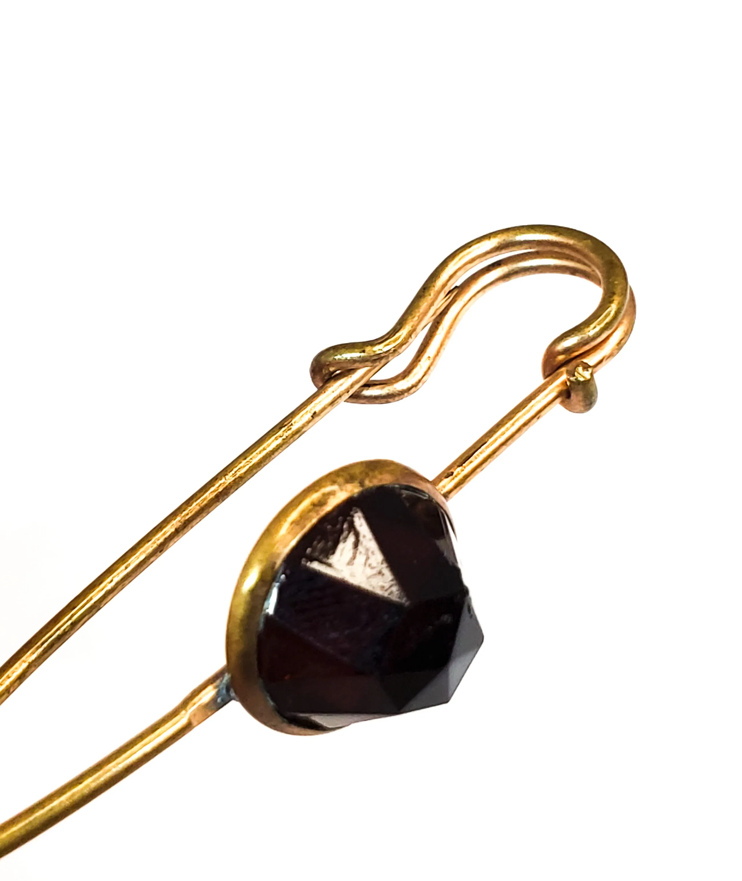 Victorian rolled 10kt gold deep ruby red paste lace pin