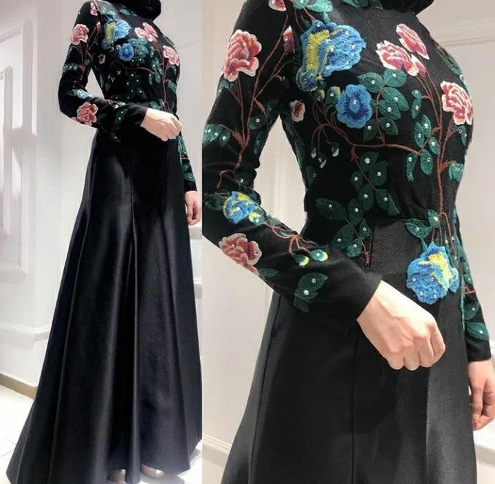 Victorian Style Carnation Design Floral Thread Embroidery Knitted Fabric